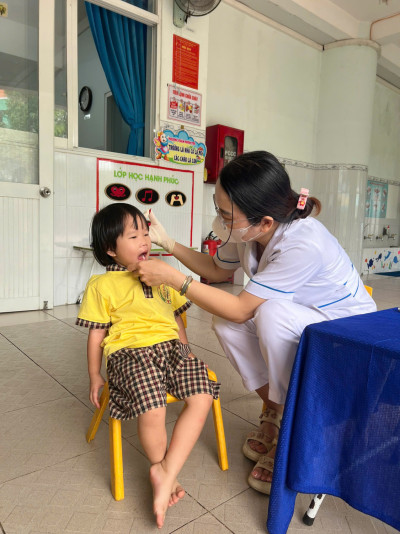 Trường Mầm non Thới Hoà tổ chức cho trẻ dưới 36 tháng tuổi  uống Vitamin A