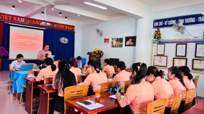 Chi bộ trường MN Thới Hoà tổ chức họp kiểm điểm, đánh giá, xếp loại đảng viên năm 2025