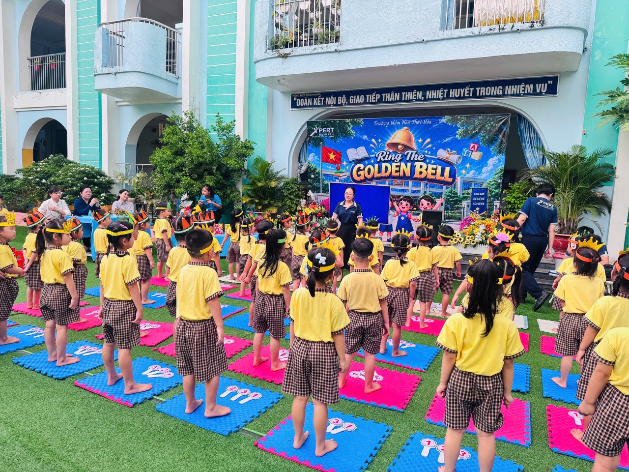 Các bé khối chồi háo hức tham gia hội thi Rung chuông vàng