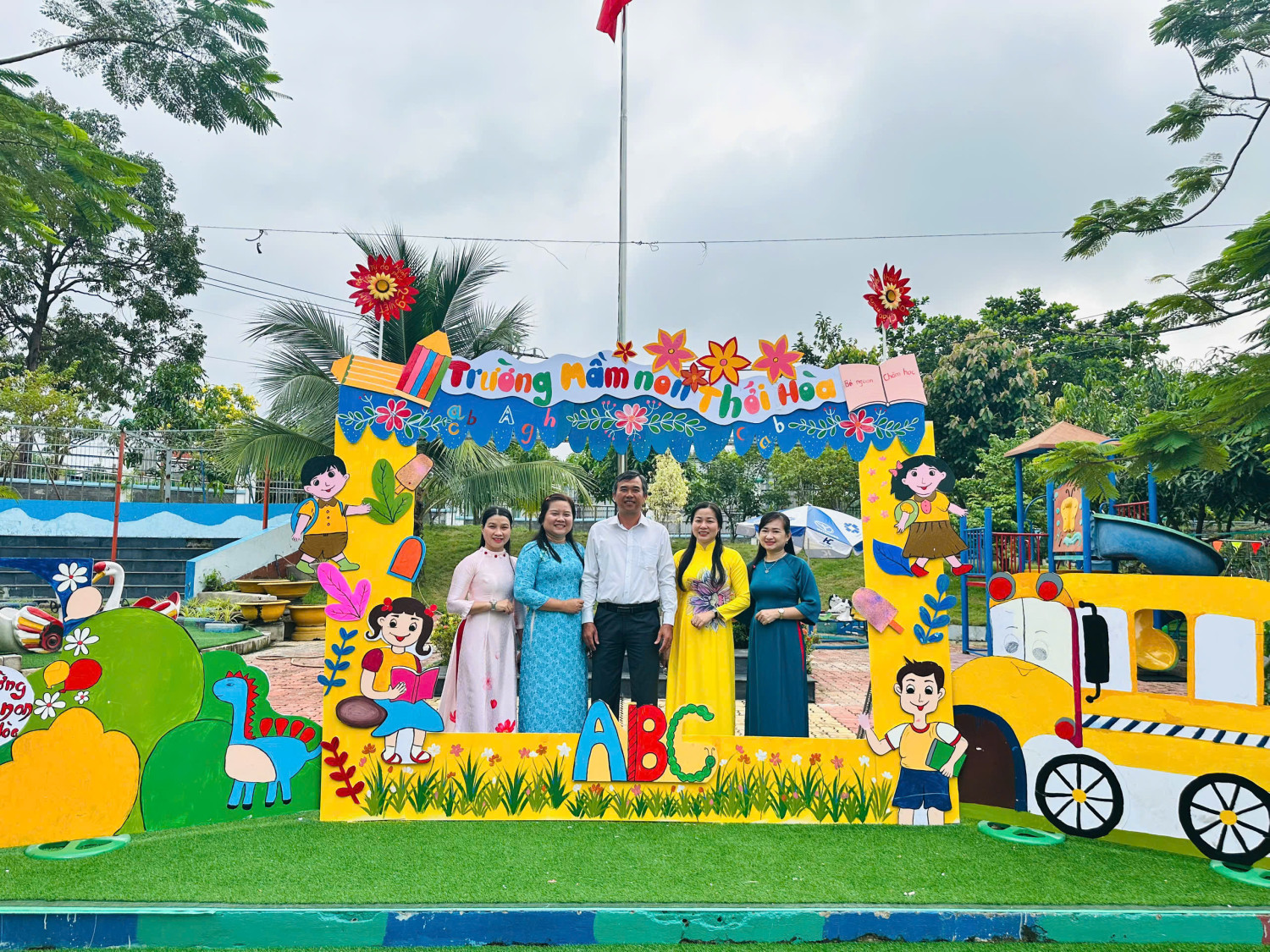 Trường Mầm non Thới Hòa long trọng tổ chức Ngày hội đến trường kết hợp chương trình Lễ khai giảng năm học 2025 - 2026, kỷ niệm 80 năm truyền thống ngành giáo dục